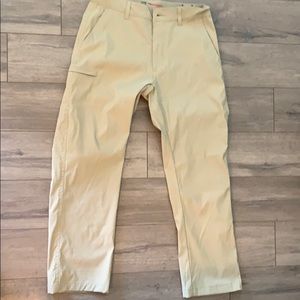 Men’s khaki chino golf pant